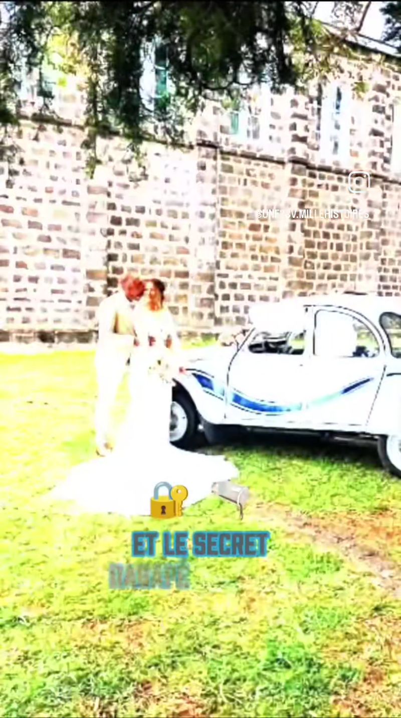 Emma et Fabien posant près de la 2CV