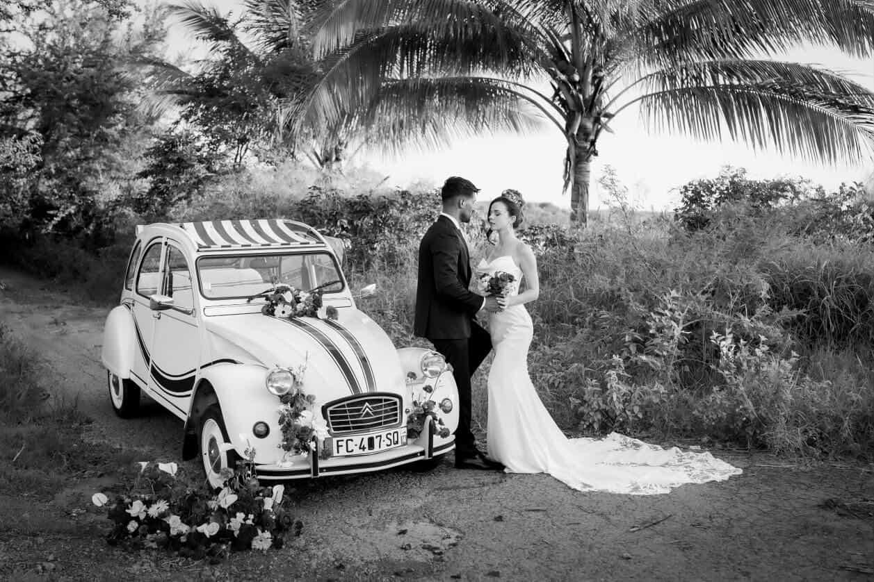 Shooting photo de couple avec la 2CV